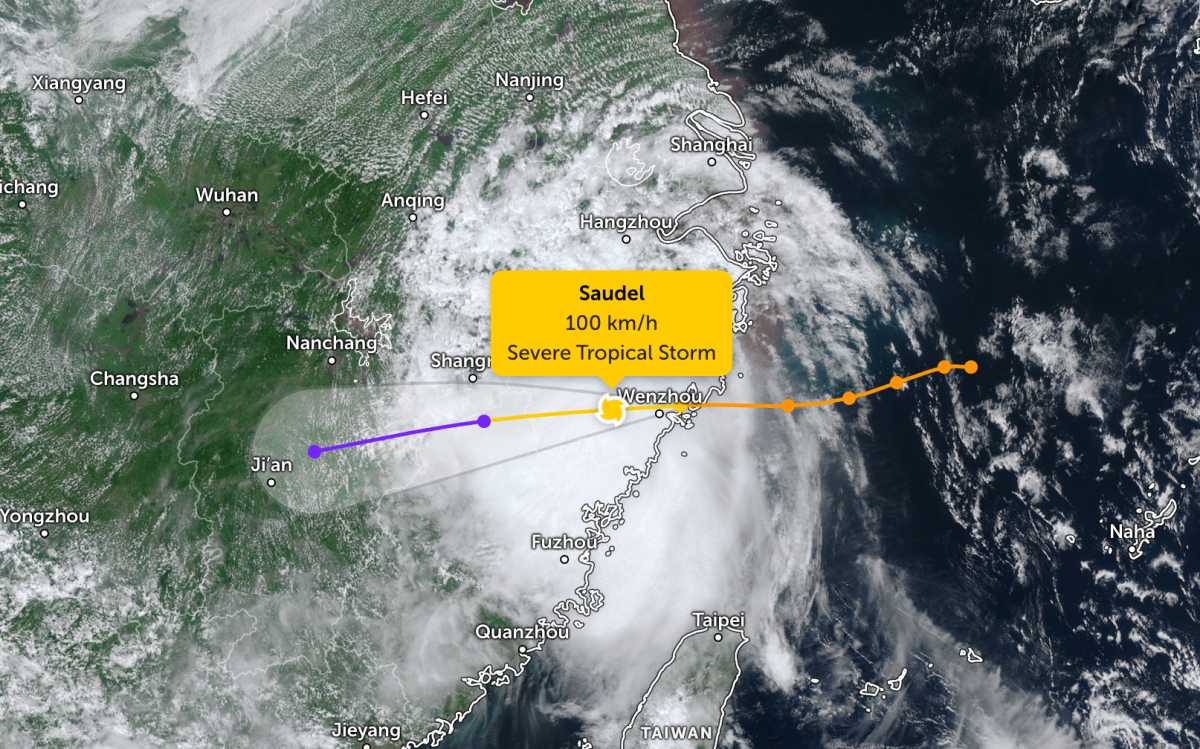 Typhoon Saudel officially makes landfall, causing widespread heavy rain and winds. Photo: JTWC
