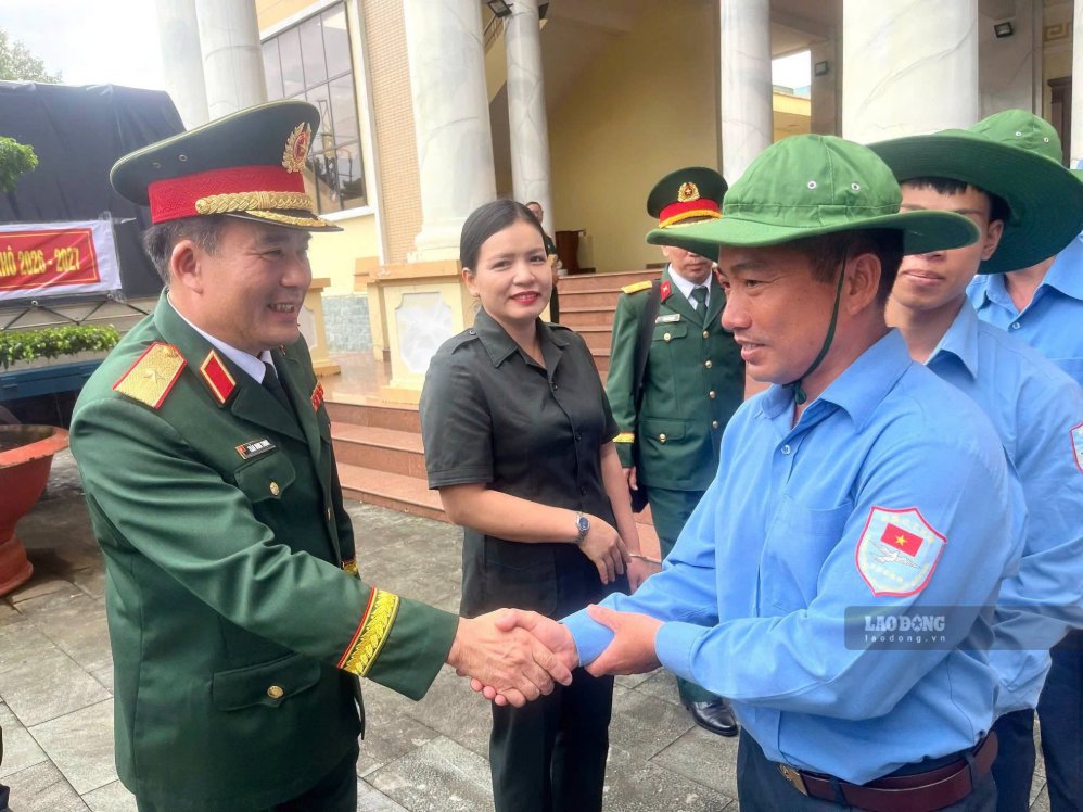 Officers and soldiers of Team K53 (Quang Ngai Provincial Military Command) depart to perform the tasks of the dry season 2026 - 2027. Photo: Trong Quoc
