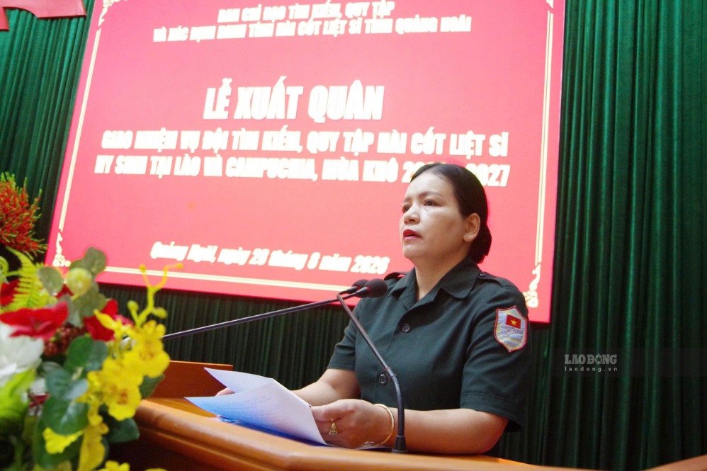 Bà Y Ngọc - Phó Chủ tịch Thường trực UBND tỉnh - Trưởng Ban Chỉ đạo tìm kiếm, quy tập và xác định danh tính hài cốt liệt sĩ tỉnh phát biểu tại buổi lễ. Ảnh: Diệu Linh