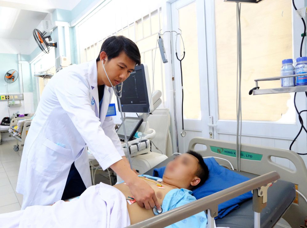 The patient was promptly rescued by doctors, and his health is currently stable. Photo: Thu Duc General Hospital provided.