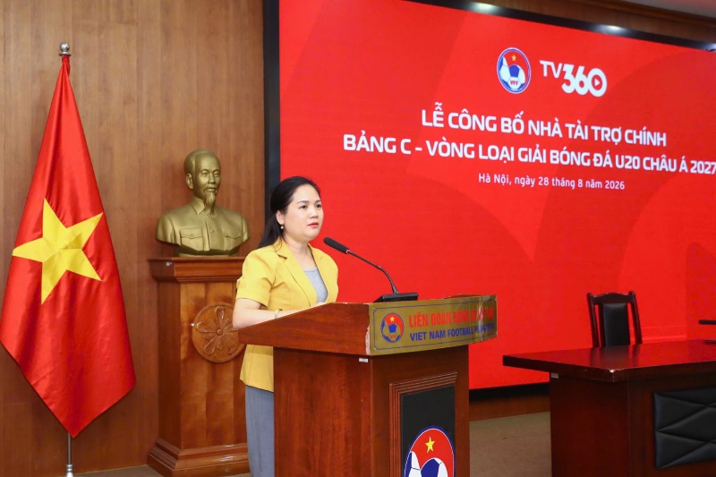 Bà Nguyễn Thanh Hà - Phó Tổng thư kí VFF phát biểu. Ảnh: VFF