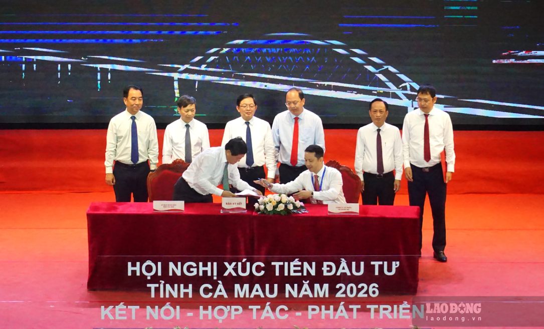 Ký kết hợp tác đầu tư tại Hội nghụ xúc tiến đầu tư tỉnh Cà Mau. Ảnh: Nhật Hồ.