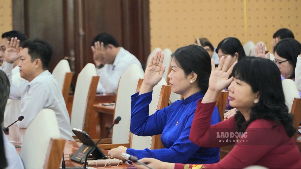 푸의 도시 철도 1구간 프로젝트(데포 항목)를 시행하기 위해 산림 사용 목적을 다른 목적으로 전환하는 정책을 결정하는 결의안 초안을 통과시켰습니다. 사진: 응우옌안