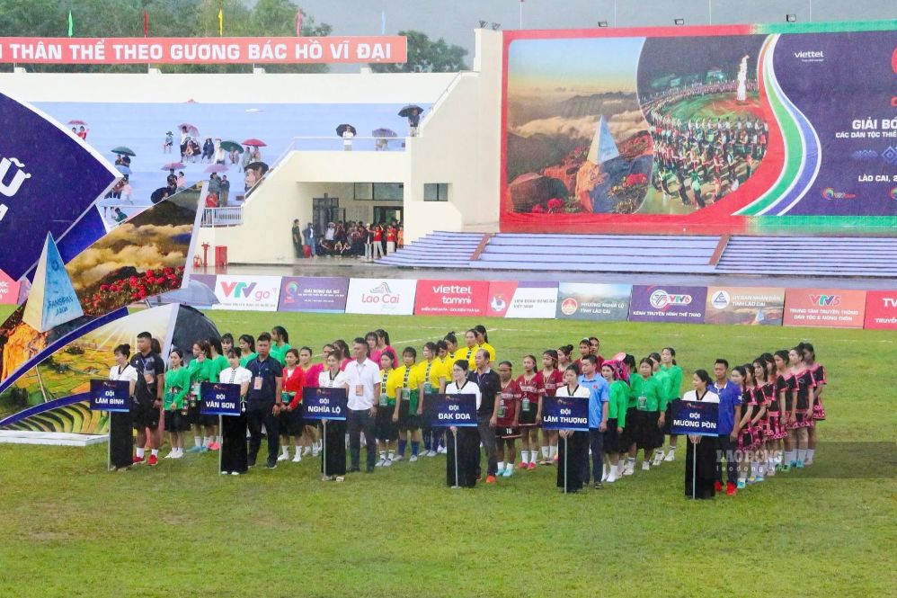 Hoàng Anh Gia Lai propose d'investir dans les infrastructures, la nutrition, la santé et des plans d'entraînement modernes pour l'équipe féminine de football de Đắk Đoa. Photo: Khánh Linh