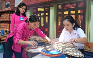 Giáo dục di sản văn hóa cho hàng trăm học sinh xã Đất Đỏ