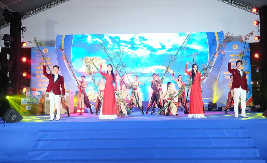 In 10 years, Da Nang trade union levels have coordinated to organize nearly 900 art performances and sports festivals from grassroots level to city level. Photo: Da Nang Trade Union