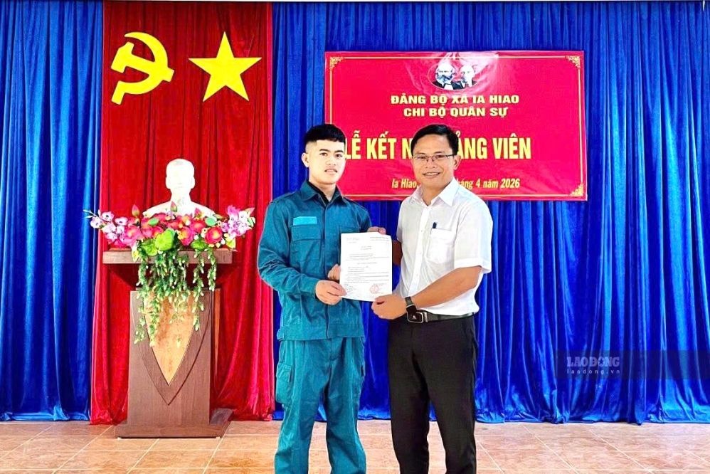 Admission of Ksor Voucher party members in Ia Hiao commune, Gia Lai. Photo: Thanh Tuan