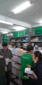 Nhiều phụ huynh tranh thủ mua sách giáo khoa trước lễ 2.9
