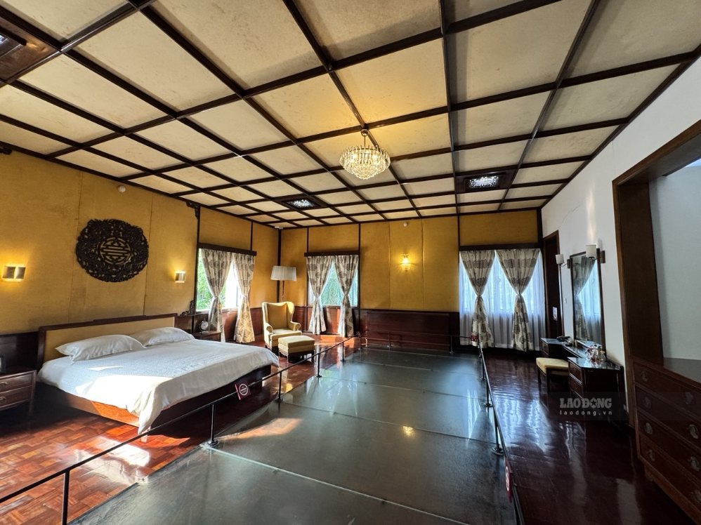 Không gian được bày trí nguyên vẹn. Ảnh: Linh Boo