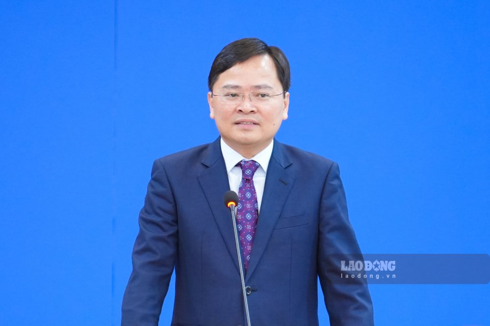 Chủ tịch Tổng LĐLĐVN Nguyễn Anh Tuấn phát biểu chỉ đạo tại hội nghị. Ảnh: Hữu Chánh