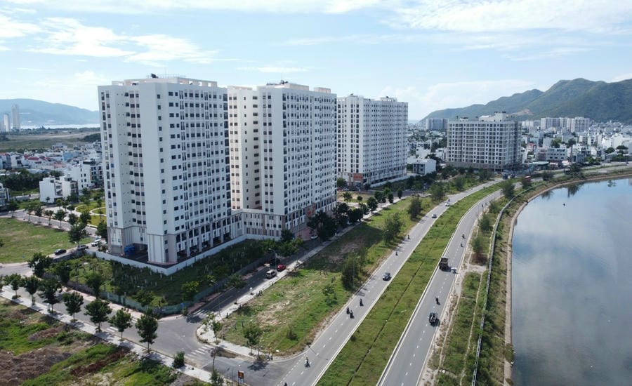 社会住宅と労働者の生活に役立つ施設は、長年にわたり組合員と労働者の関心を集めてきました。写真:フウ・ロン