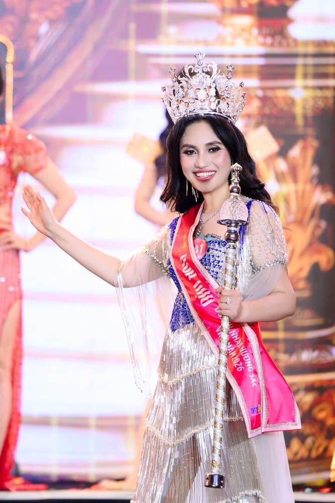 Người đẹp Đinh Thị Thường tự tin sải những bước đi đầu tiên trên cương vị Tân Hoa hậu. Ảnh: Nhân vật vật cung cấp