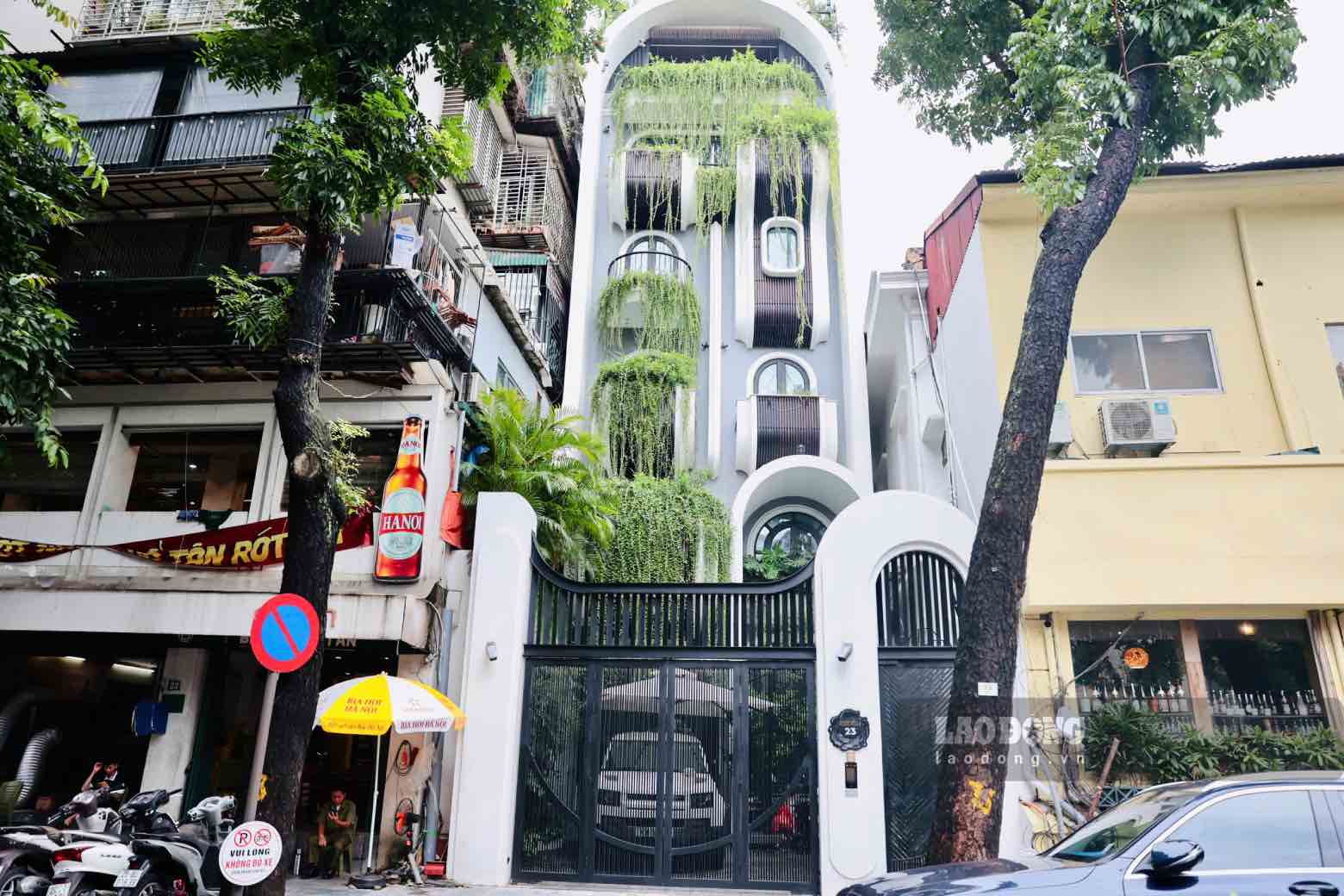 Current status of house number 23 Tong Dan encroaching on 80m2 of land of the National Museum of History. Photo: Hoang Tran