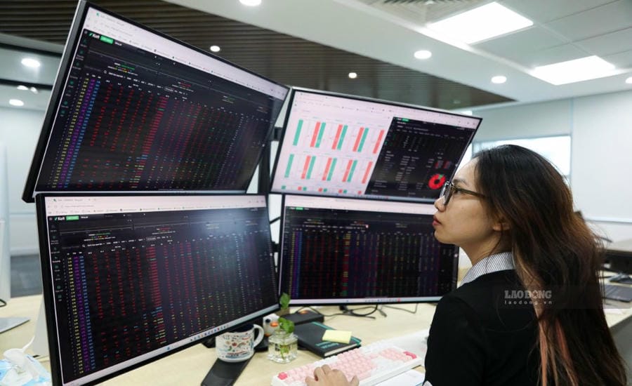 The stock market is entering a race to welcome foreign capital flows. Photo: Bao Chuong