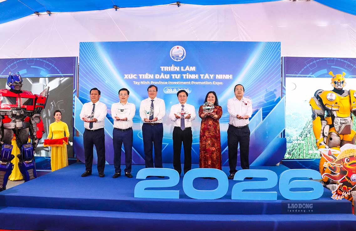 Tay Ninh focuses on administrative procedure reform and infrastructure development to expand development space. Photo: Huynh Du