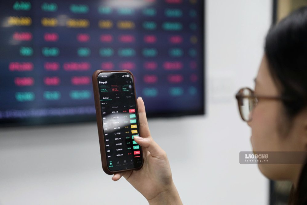 VN-Index is maintaining good momentum when surpassing the 1,800 point mark. Photo: Bao Chuong