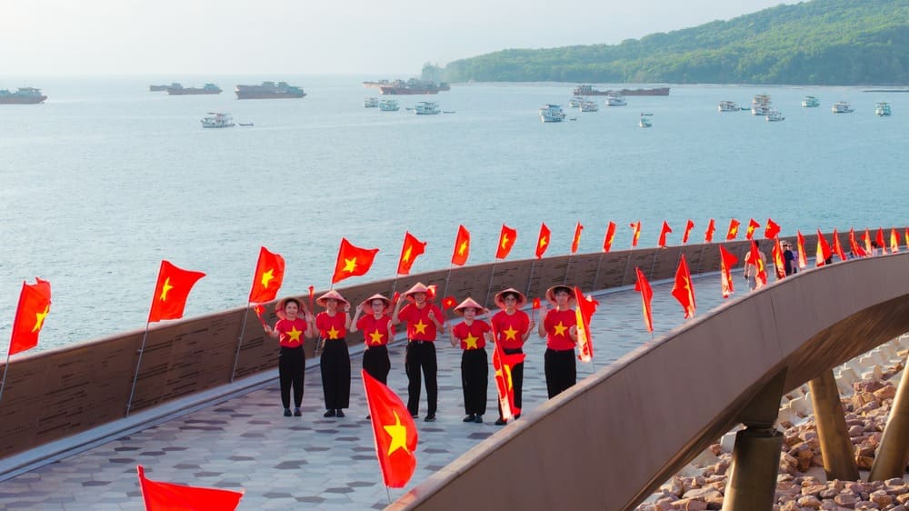 Phu Quoc with the red color of the national flag present everywhere. Photo: Organizing Committee
