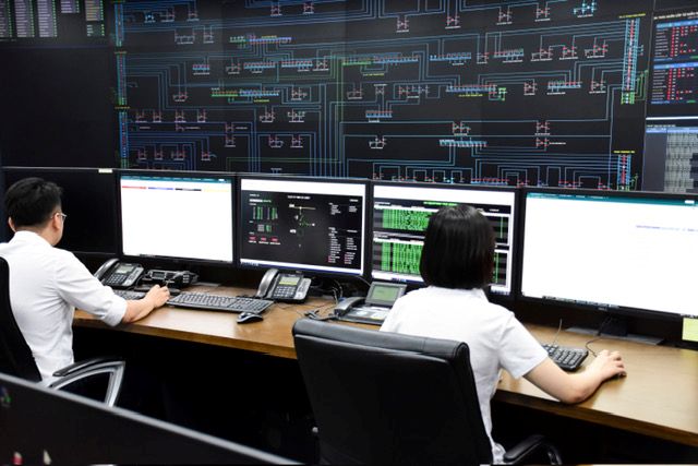 On-duty dispatcher at the Control Center. Photo: EVNHANOI