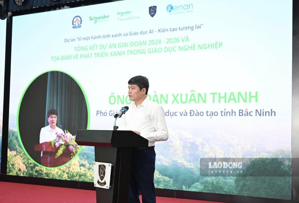 Ông Đoàn Xuân Thanh, Phó Giám đốc Sở Giáo dục và Đào tạo Bắc Ninh phát biểu tại buổi lễ. Ảnh: Văn Cương