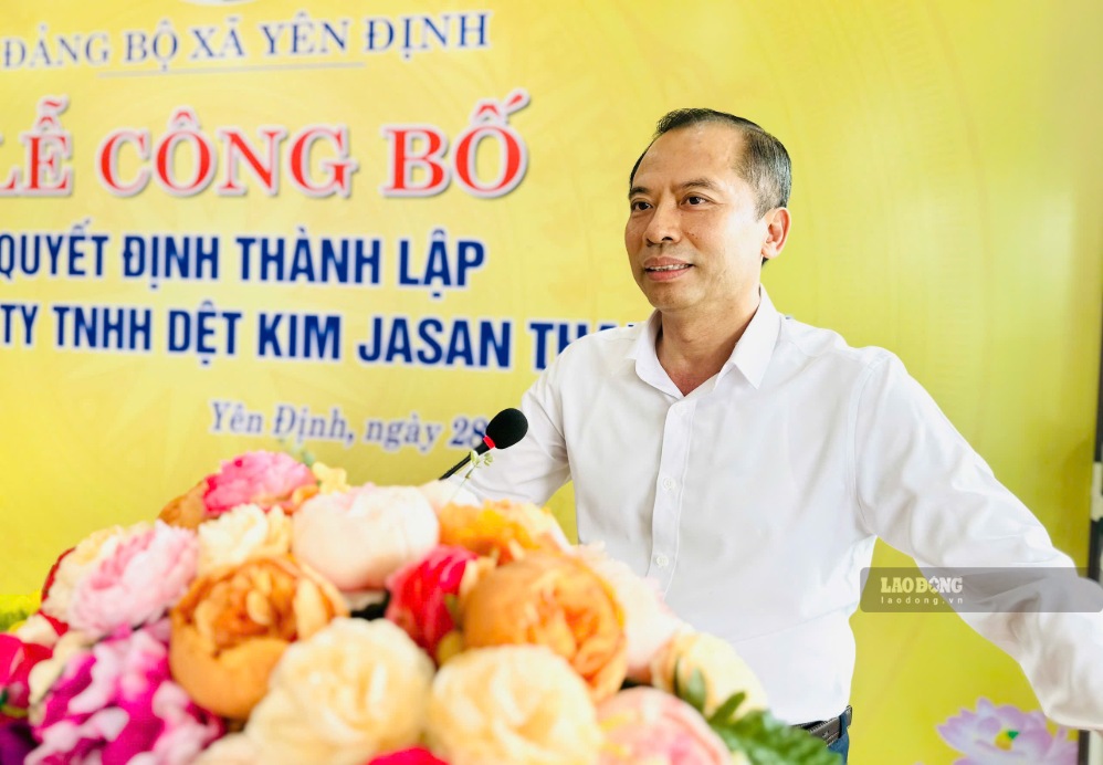TS Lương Trọng Thành - Ủy viên Ban Thường vụ Tổng LĐLĐ Việt Nam, Tỉnh ủy viên, Chủ tịch LĐLĐ Thanh Hóa nhấn mạnh, việc thành lập chi bộ Đảng trong doanh nghiệp FDI có giá trị lý luận và thực tiễn sâu sắc. Ảnh: Xuân Hùng