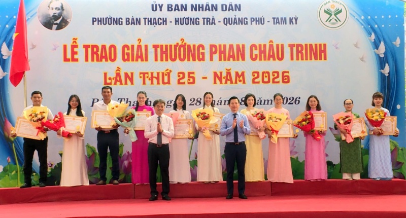 Đà Nẵng trao Giải thưởng Phan Châu Trinh lần thứ 25 năm 2026 cho 218 cá nhân xuất sắc trong học tập, nghiên cứu, khuyến học. Ảnh: UBND phường Quảng Phú