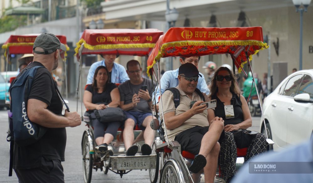 Prévisions météorologiques du week-end: Hanoï a un temps assez favorable pour que les touristes explorent la capitale le week-end. Photo: Minh Vũ