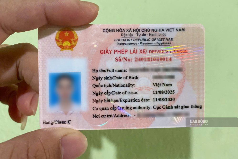 People who have not paid administrative fines for traffic safety violations are not allowed to renew their driver's licenses. Photo: Song Huu
