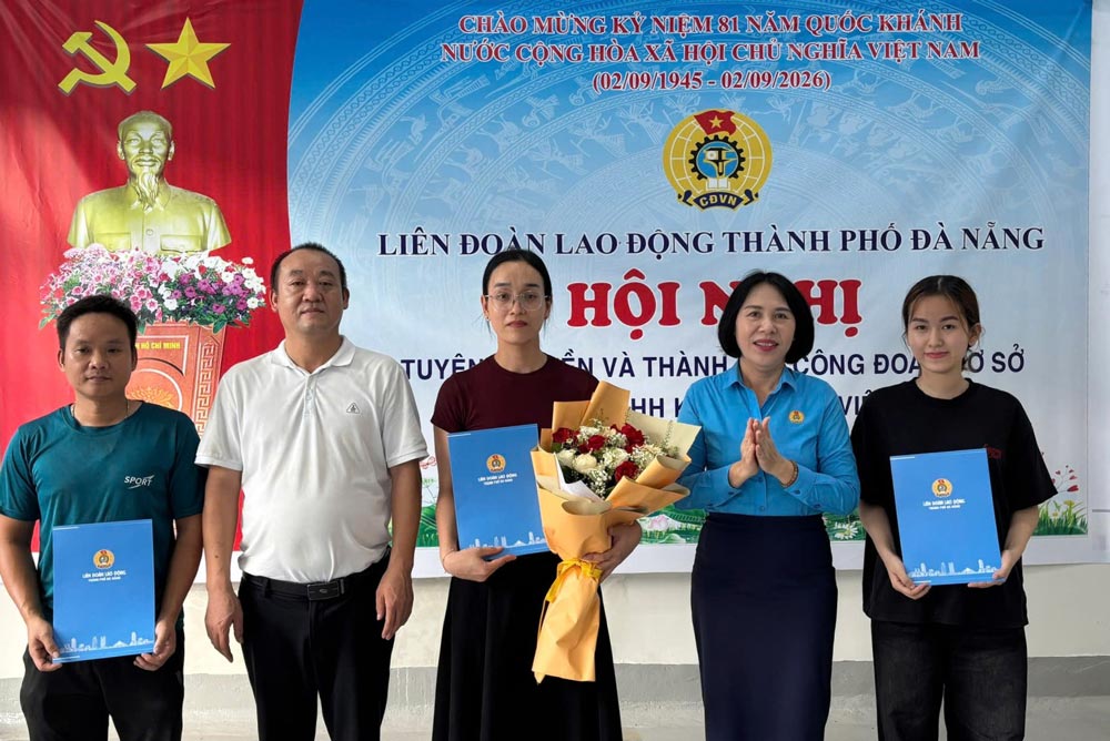 Da Nang City Labor Federation established 2 grassroots trade unions in industrial parks with 62 union members. Photo: Da Nang Trade Union