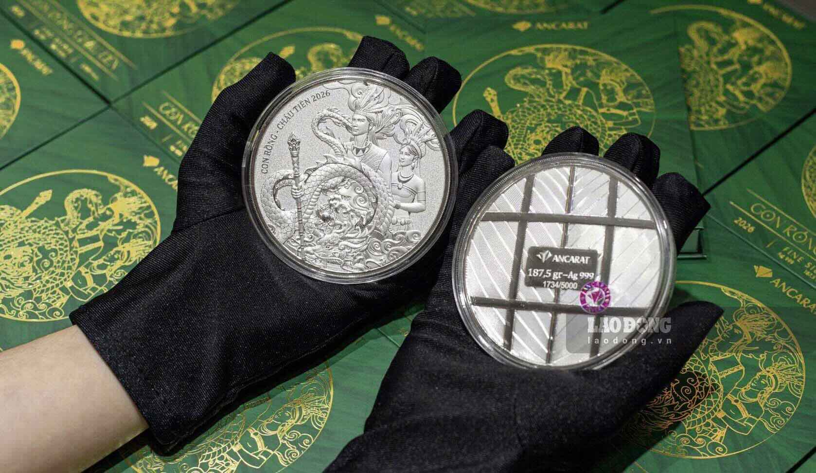 Silver prices today surged strongly. Photo: Phan Anh