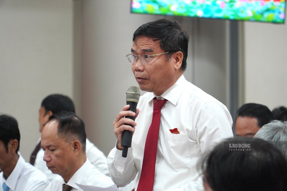 Đại biểu Nguyễn Thế Phong, Bí thư Đảng ủy, Chủ tịch HĐND xã Đại Phước. Ảnh: HAC