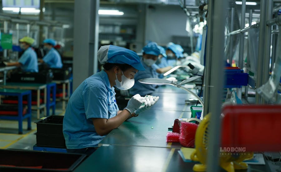 Công nhân Công ty TNHH Rhythm Việt Nam (Hà Nội). Ảnh: Hải Nguyễn