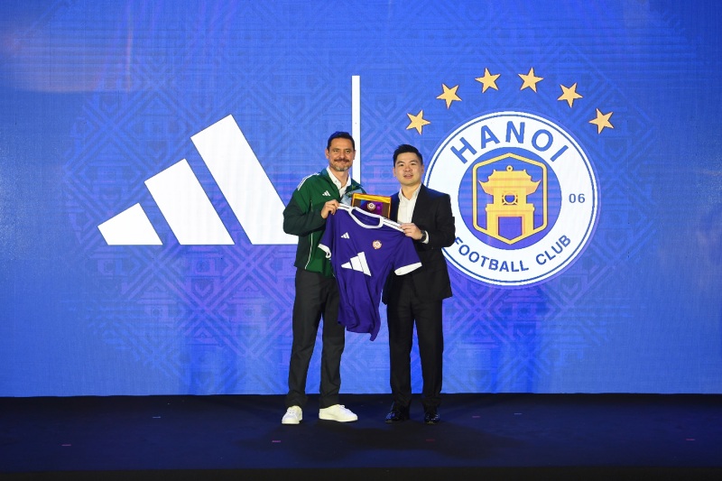 Hà Nội FC kết hợp cùng hãng thể thao nổi tiếng. Ảnh: HNFC