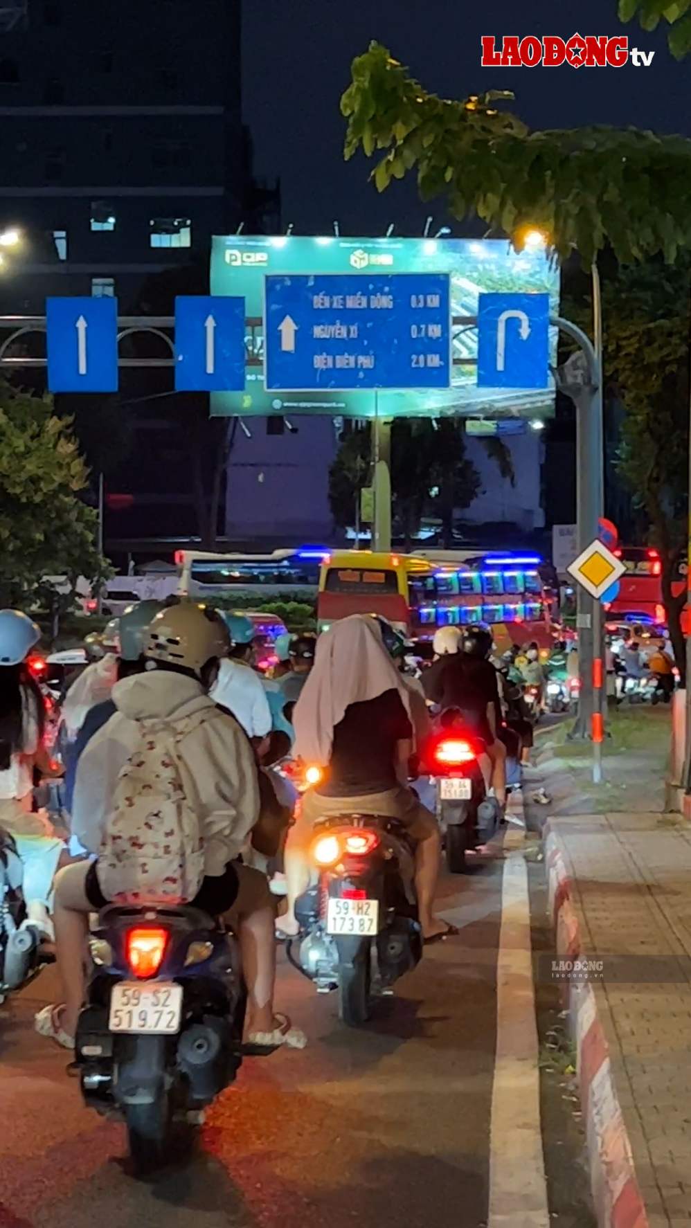 Lễ 2.9, Quốc lộ 13 kẹt xe gần 2 tiếng, dân mong dự án mở rộng rút ngắn thời gian. Ảnh: Như Quỳnh