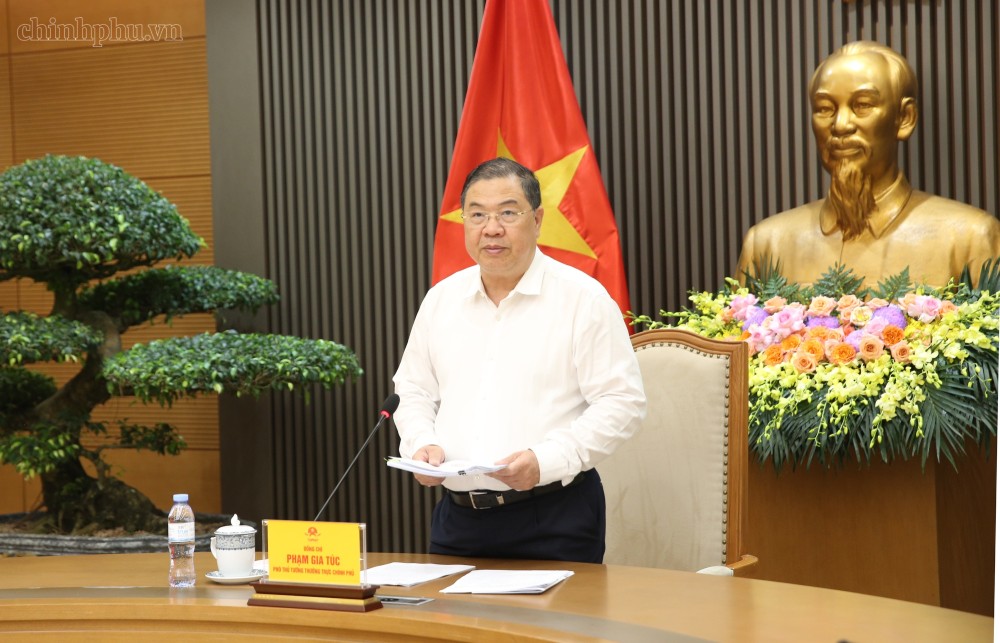 Politburo Member, Standing Deputy Prime Minister Pham Gia Tuc chaired a meeting with leaders of relevant ministries and sectors on the draft Resolution of the Government on assigning targets for social housing and rental housing development to localities on August 26. Photo: chinhphu. vn/Nguyen Hoang