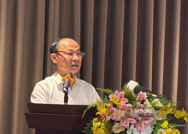 Ông Nguyễn Quang Tuấn - Phó Giám đốc Sở Giáo dục và Đào tạo Hà Nội thông tin về phương án tuyển sinh vào lớp 10 công lập. Ảnh: Hoài Anh