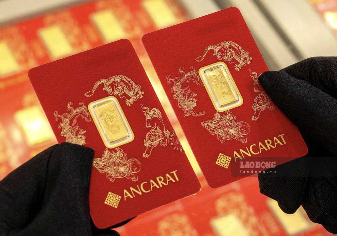World gold prices fell sharply after US interest rate expectations changed. Precious metals next week receive quite positive forecasts from Wall Street experts. Photo: Phan Anh