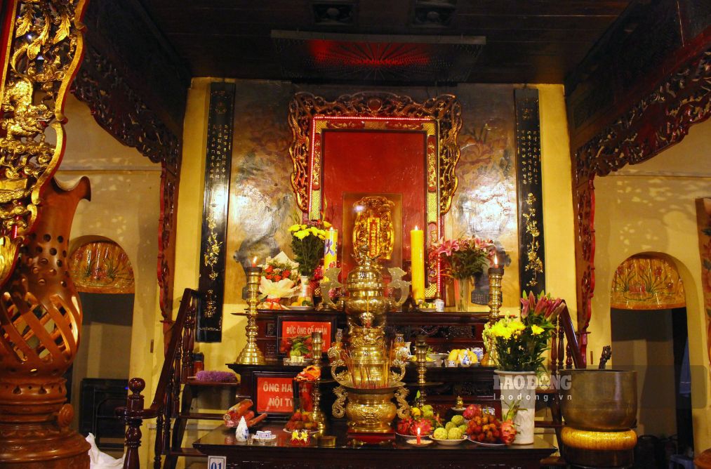 Gian thờ Đức Quản cơ trong Bửu Hương Tự. Ảnh: Thanh Mai