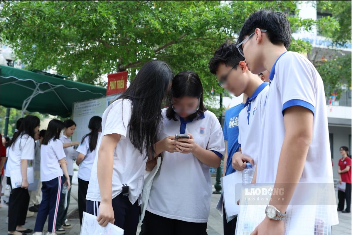Many Hanoi students hope that 10th grade enrollment will have a more appropriate plan, and will be announced early to proactively prepare for the grade transfer exam. Illustrative photo: Hai Nguyen