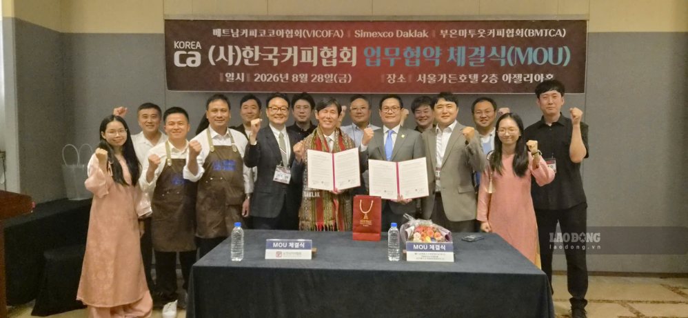 関係者代表は、ベトナムと韓国間のコーヒーバリューチェーンを拡大するための覚書に署名し、協力しました。写真:レ・ハオ