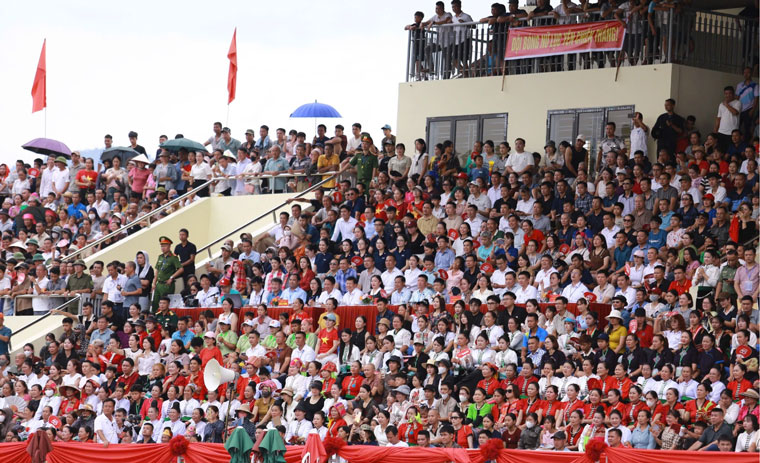 Hơn 15.000 khán giả theo dõi trực tiếp