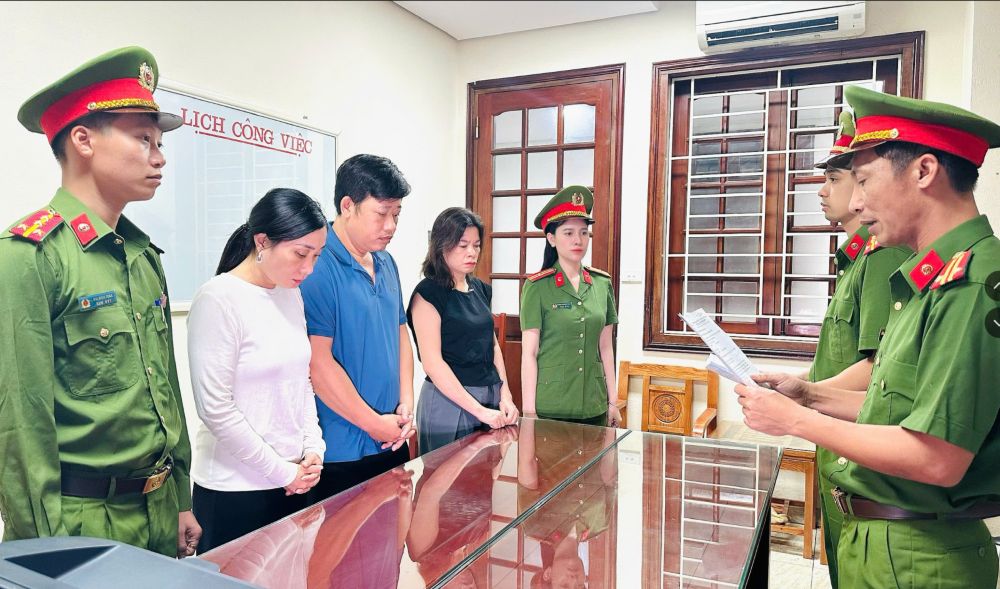 Công an tỉnh Thanh Hóa thi hành quyết định khởi tố vụ án, khởi tố bị can. Ảnh: Công an Thanh Hóa