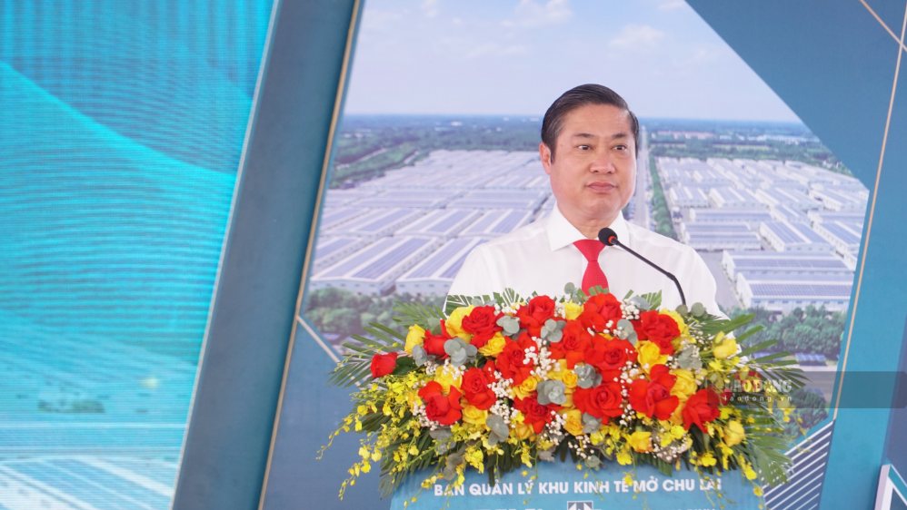 Ông Phan Thái Bình - Phó Chủ tịch UBND TP Đà Nẵng phát biểu tại buổi lễ khởi công. Ảnh: Hoàng Bin