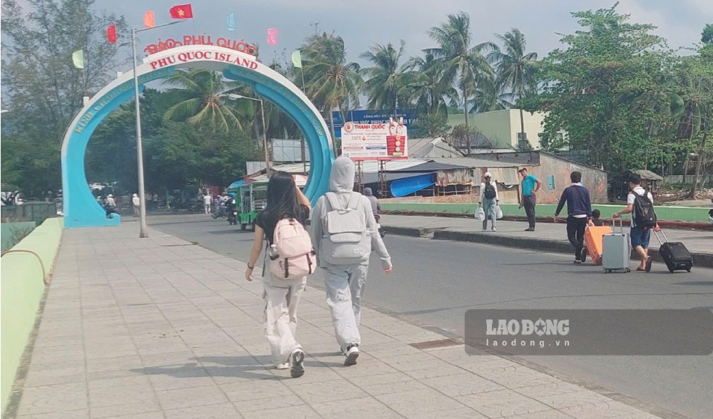 Phu Quoc Special Zone Police receive ID card applications, work through holidays to create favorable conditions for citizens working far away, students returning to their localities during National Day 2. 9. Photo: Nguyen Anh