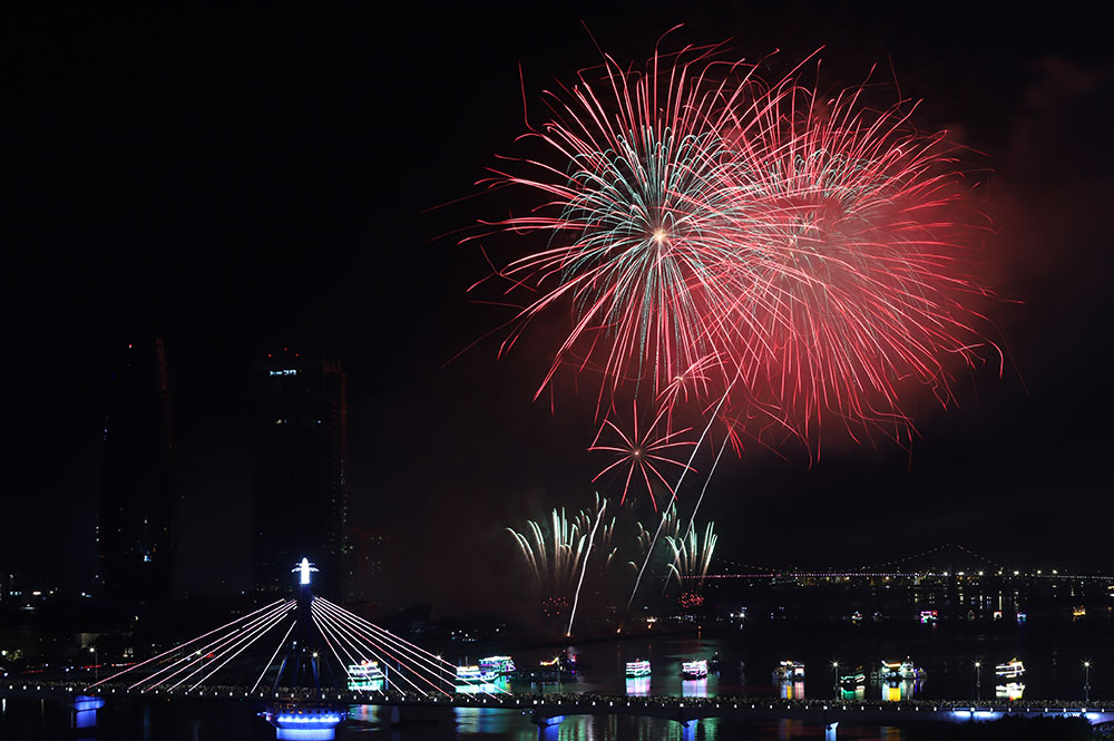 Fireworks display is an activity that many people are looking forward to during this year's National Day. Photo: DIFF
