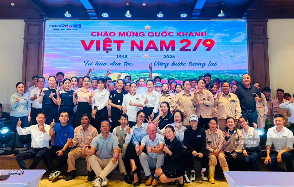 Những phần quà được trao tận tay đoàn viên. Ảnh: Phạm Duy