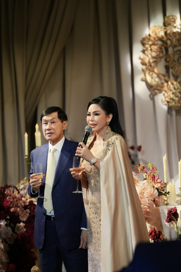 Thủy Tiên bén duyên với doanh nhân Johnathan Hạnh Nguyễn sau thời gian làm tiếp viên hàng không và sau đó chuyển hướng sang lĩnh vực kinh doanh đến nay. Ảnh: Nhân vật cung cấp.