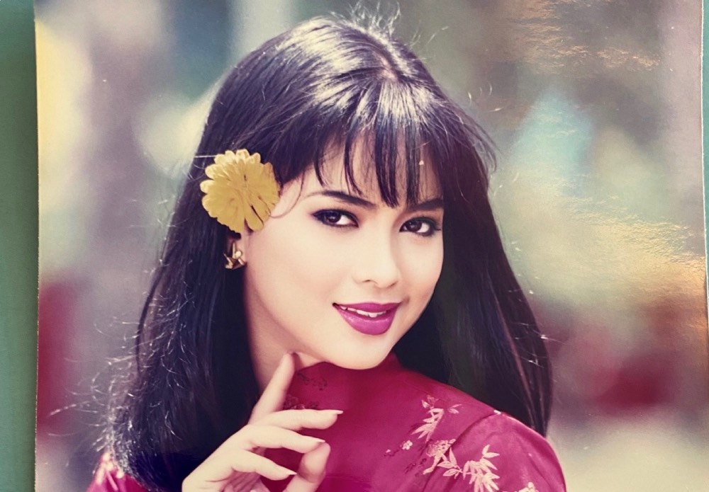 Thuy Tien's beauty was recorded through newspaper cover photos taken by photographers in the early 1990s - the period when her name suddenly shined when acting with Le Cong Tuan Anh. Photo: Character provided