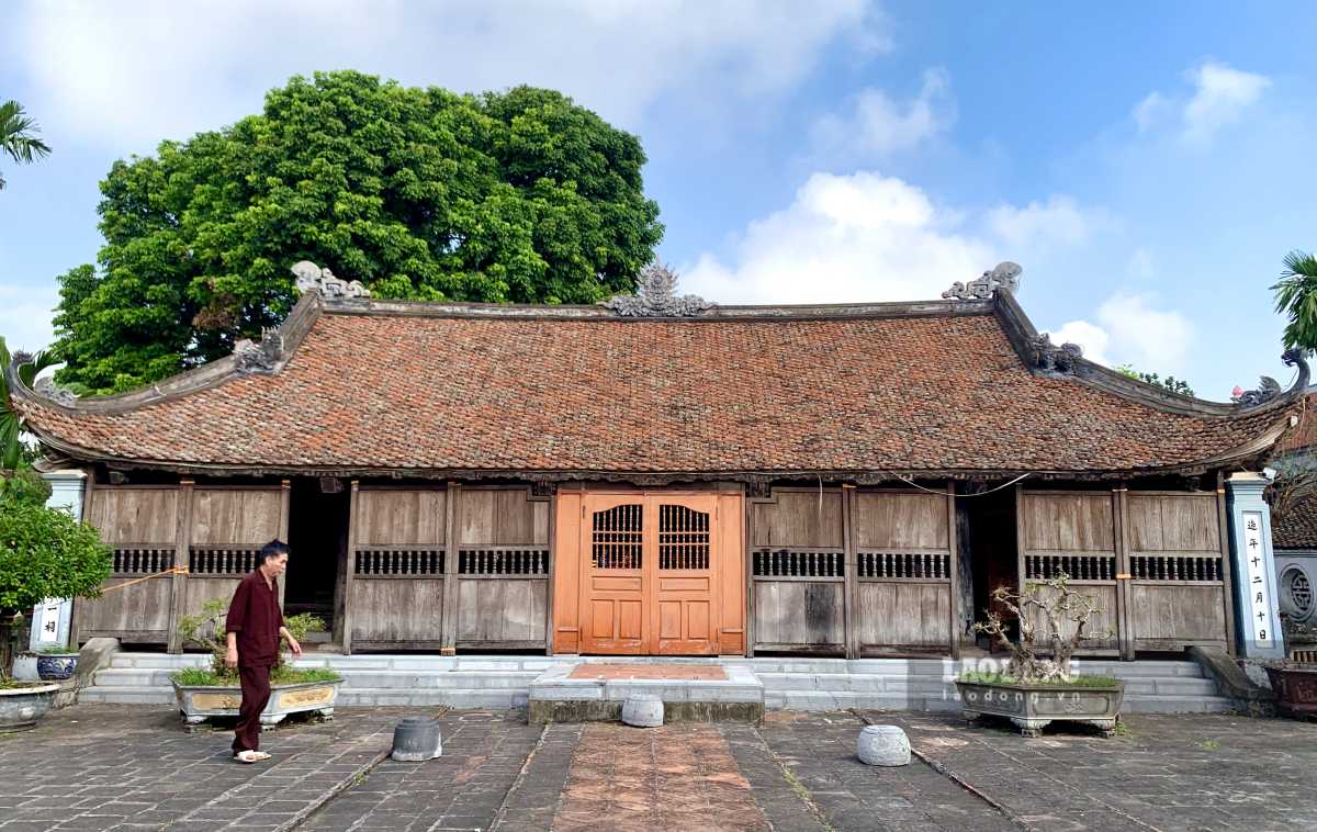 Gin Temple is a place where local people worship and express gratitude for the merits of General Kieu Cong Han. Photo: Ha Vi