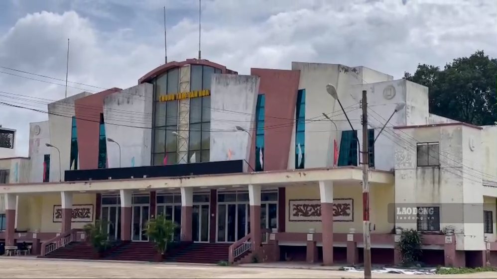 Current status of 3 old headquarters in Ho Chi Minh City to be renovated and put into service for education. Photo: Dinh Trong