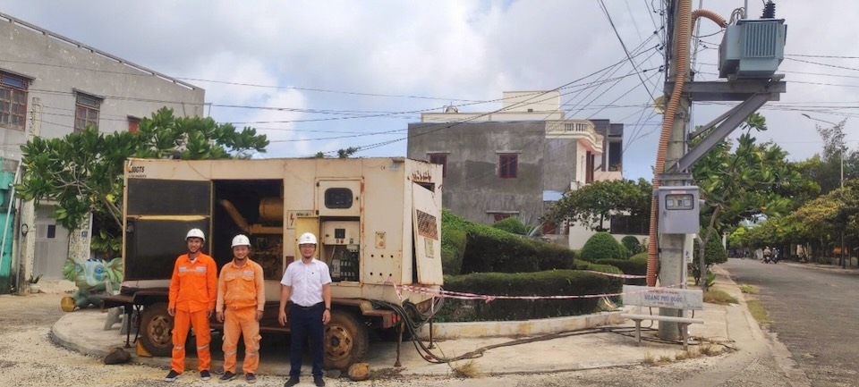 Công ty Điện lực Lâm Đồng đã chuẩn bị máy phát diesel dự phòng để tăng cường đảm bảo điện tại Đặc khu Phú Quý trong dịp lễ 2.9. Ảnh: Thiên Phương (EVNSPC cung cấp)